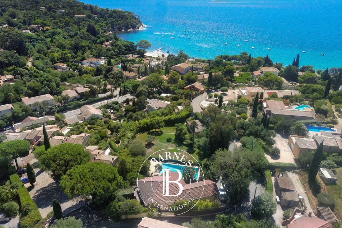 Estate in Rayol-Canadel-sur-Mer, Provence-Alpes-Côte d'Azur, France 4 - 18984902