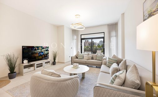 Apartment in Umm Suqeim, Dubai, United Arab Emirates 1
