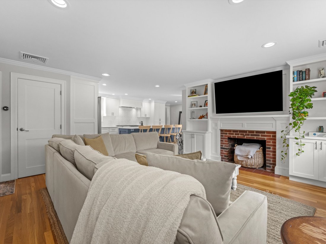 House in Ashland, Massachusetts, United States 4 - 18984067