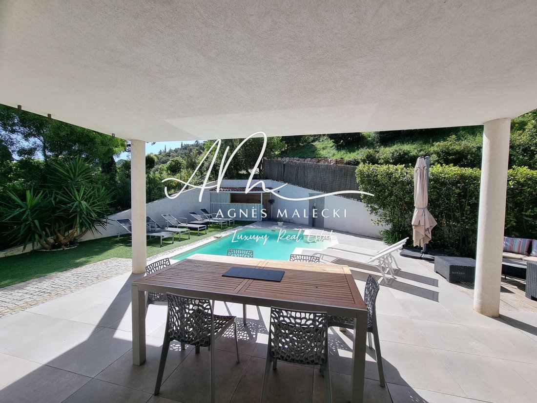 Villa in Nord, Cavalaire-sur-Mer, France 1 - 17730263