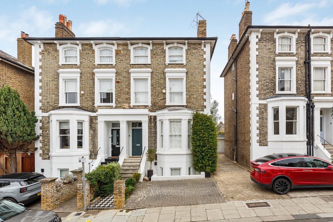 House in Richmond Upon Thames, England 1 - 17897465