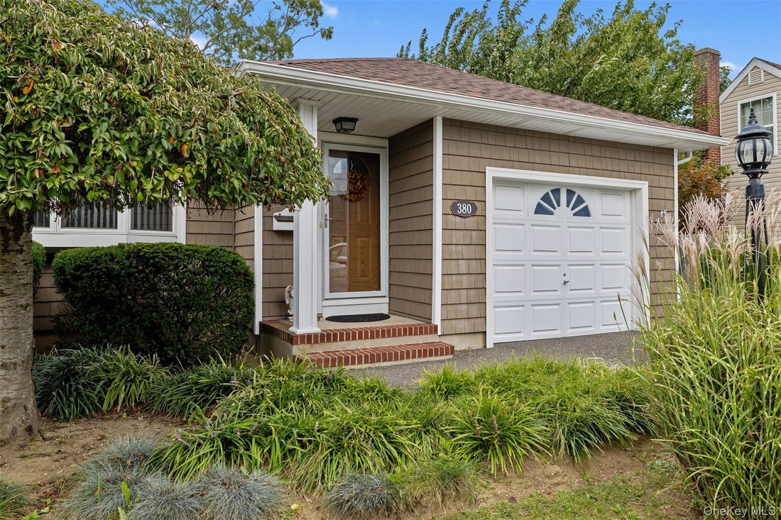 House in Lindenhurst, New York, United States 2 - 18986734