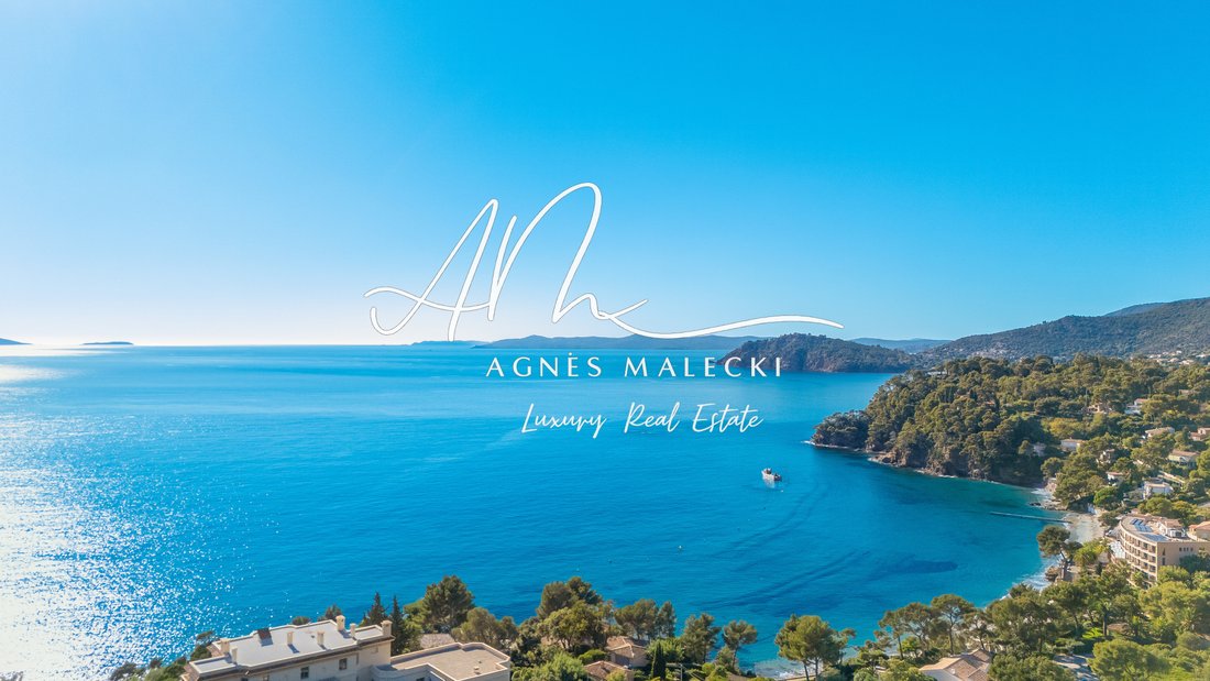 Estate in Rayol-Canadel-sur-Mer, Provence-Alpes-Côte d'Azur, France 1 - 16608348