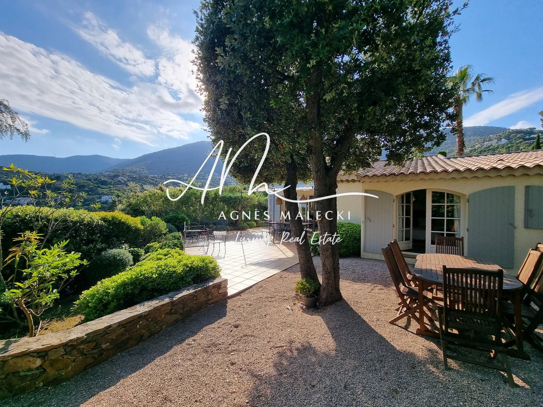Villa in Nord, Cavalaire-sur-Mer, France 4 - 15782522