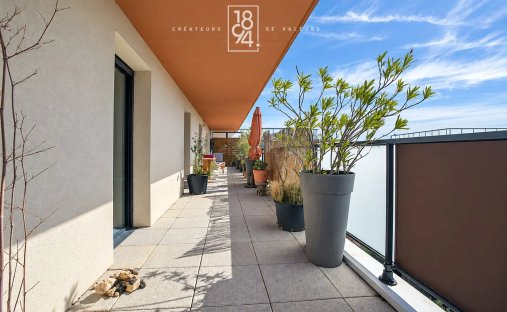 Apartment in Granettes-Jauberte-Sainte Anne, Aix-en-Provence, France 1