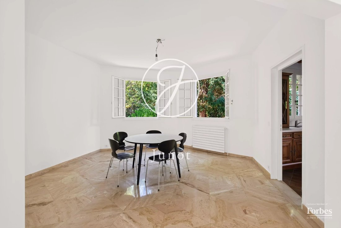 House in Poincare, Garches, France 5 - 18984805