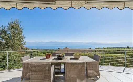 House in Mont-sur-Rolle, Vaud, Switzerland 1