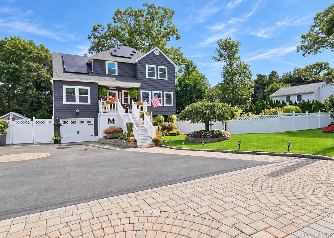 House in Centereach, New York, United States 1 - 18986723