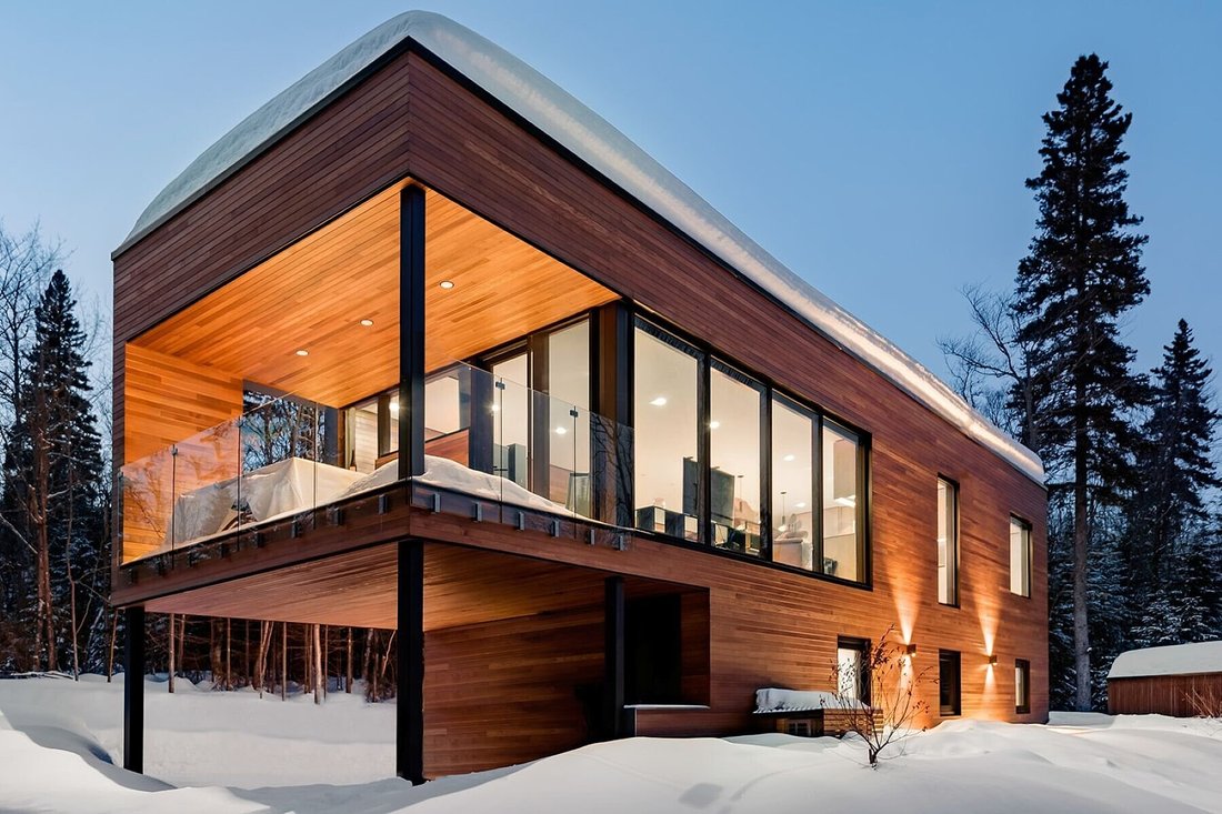 House in Petite-Rivière-Saint-François, Quebec, Canada 1 - 18986218