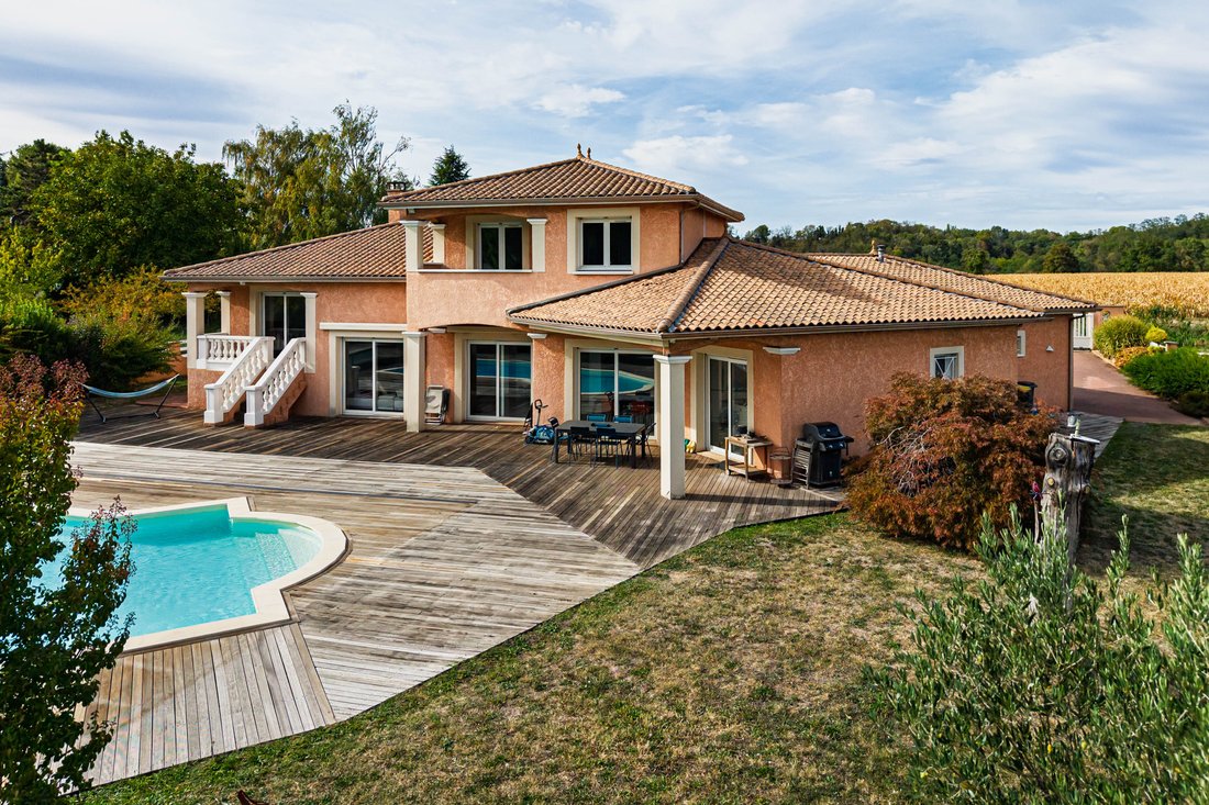House in Cailloux-sur-Fontaines, Auvergne-Rhône-Alpes, France 2 - 18986114