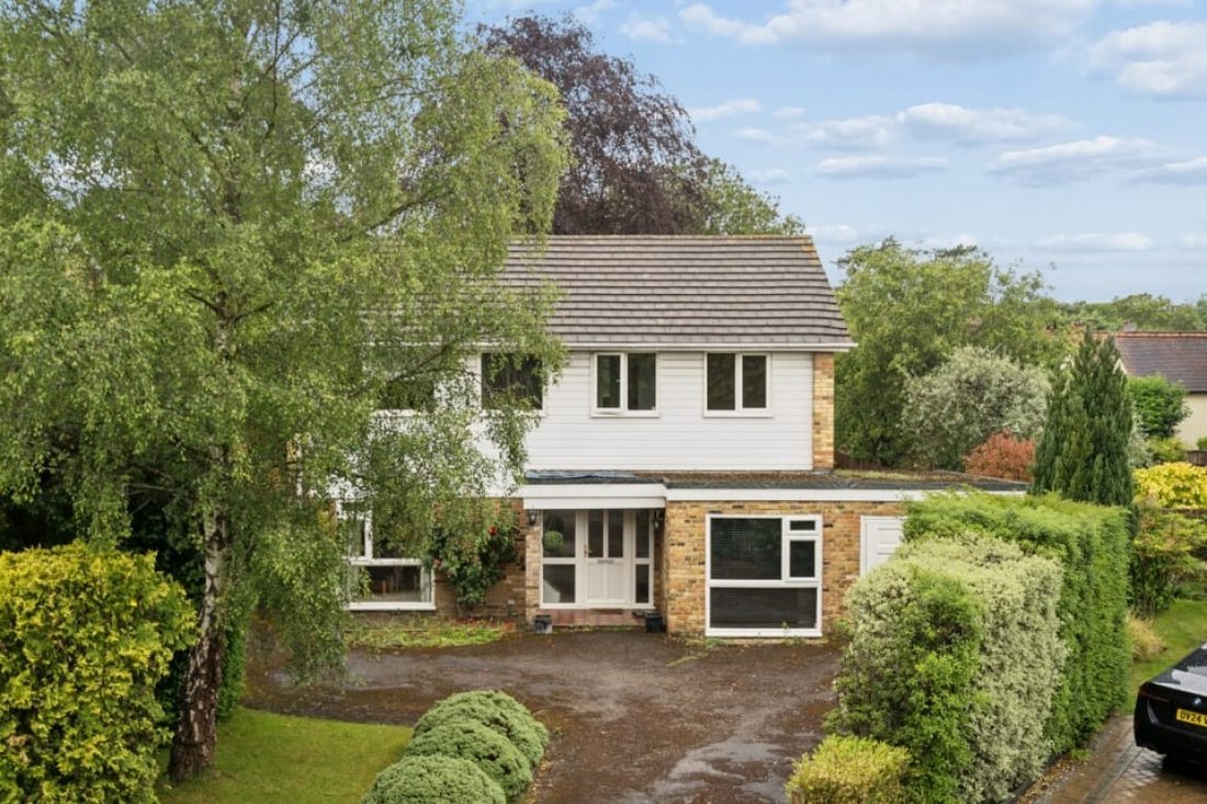 House in Farnham Royal, England 2 - 18147703