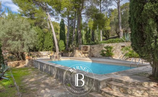Estate in Notre Dame des Routes, Toulon, France 1