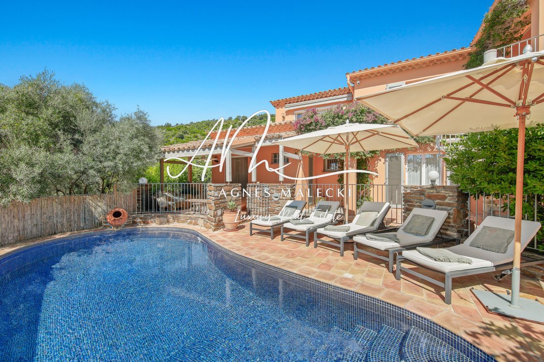 Estate in Le Lavandou, Provence-Alpes-Côte d'Azur, France 2 - 17462691