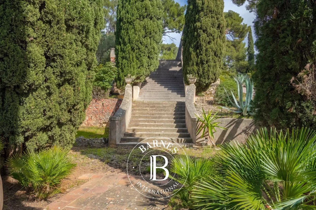 Estate in Notre Dame des Routes, Toulon, France 3 - 18984957