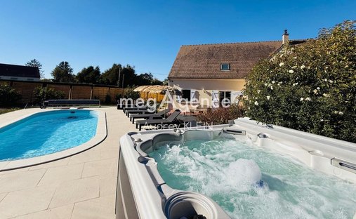 Country House in Thorigny-sur-Oreuse, Bourgogne – Franche-Comté, France 1