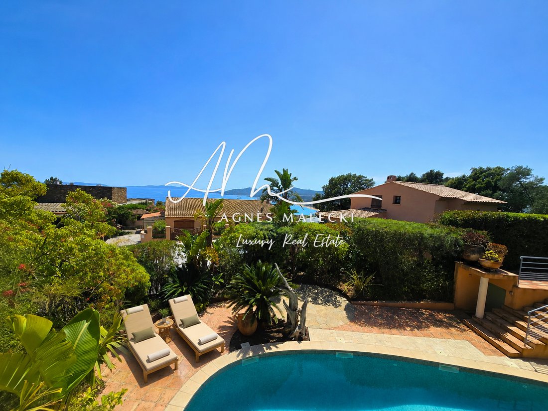 Villa en Le Lavandou, Provenza-Alpes-Costa Azul, Francia 2 - 18640424