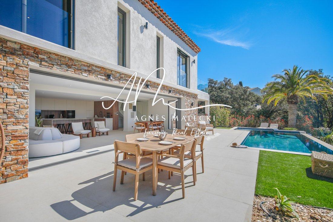 Estate in La Croix-Valmer, Provence-Alpes-Côte d'Azur, France 4 - 17451389