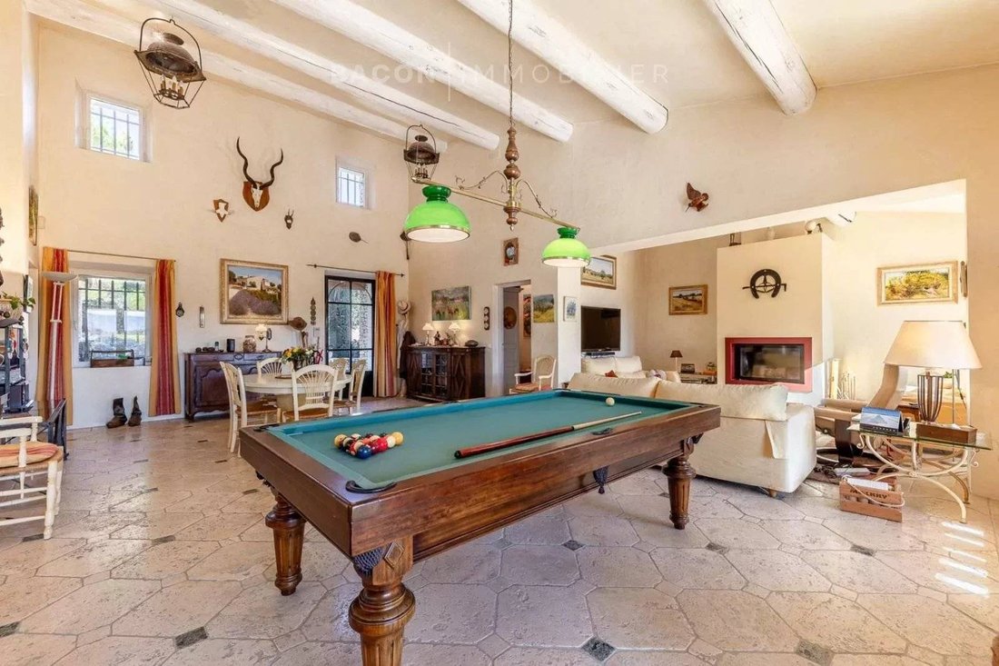 Estate in Saint-Saturnin-lès-Apt, Provence-Alpes-Côte d'Azur, France 5 - 18609759