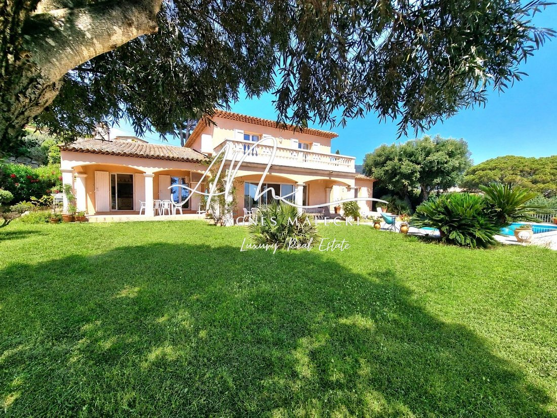 Estate in Nord, Cavalaire-sur-Mer, France 1 - 18254132