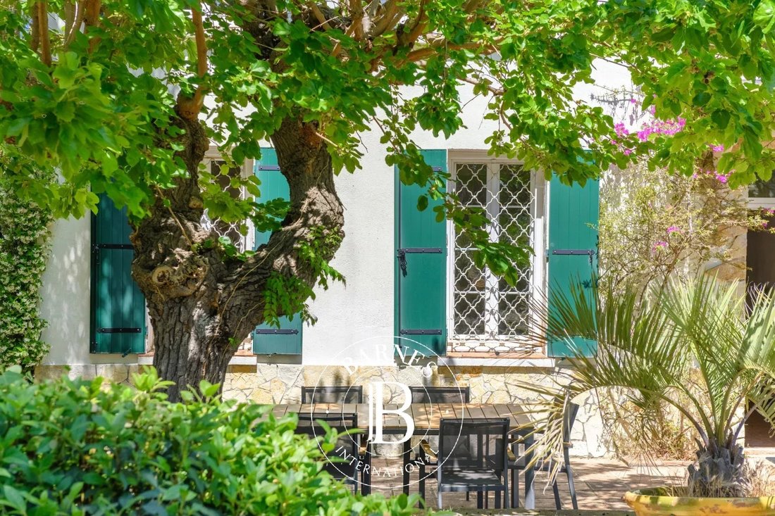 Country House in La Garde, Provence-Alpes-Côte d'Azur, France 2 - 18984789