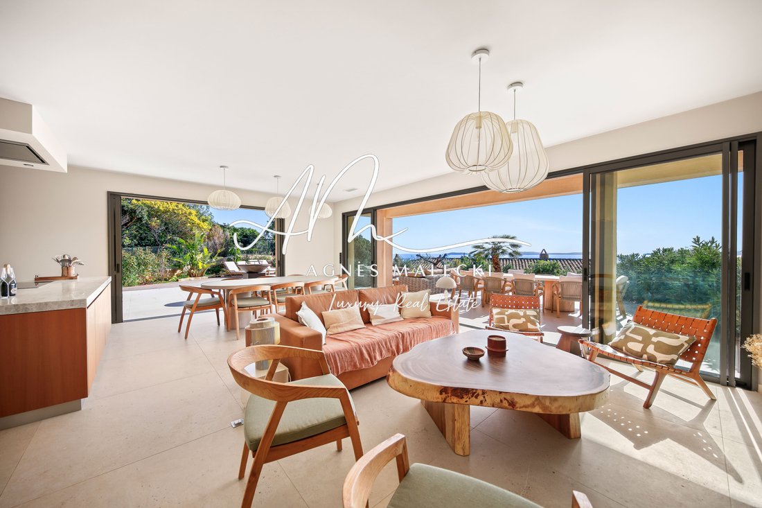 Estate in Rayol-Canadel-sur-Mer, Provence-Alpes-Côte d'Azur, France 2 - 15389882
