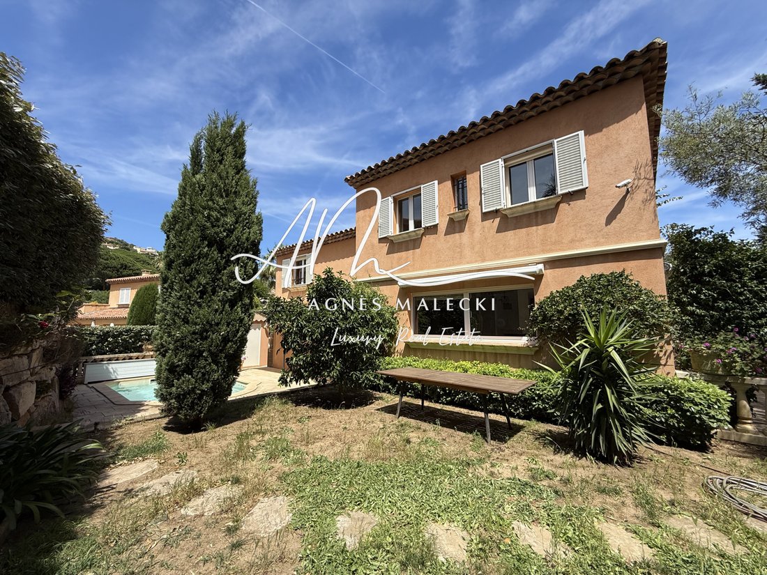 Villa in Nord, Cavalaire-sur-Mer, France 1 - 17828919