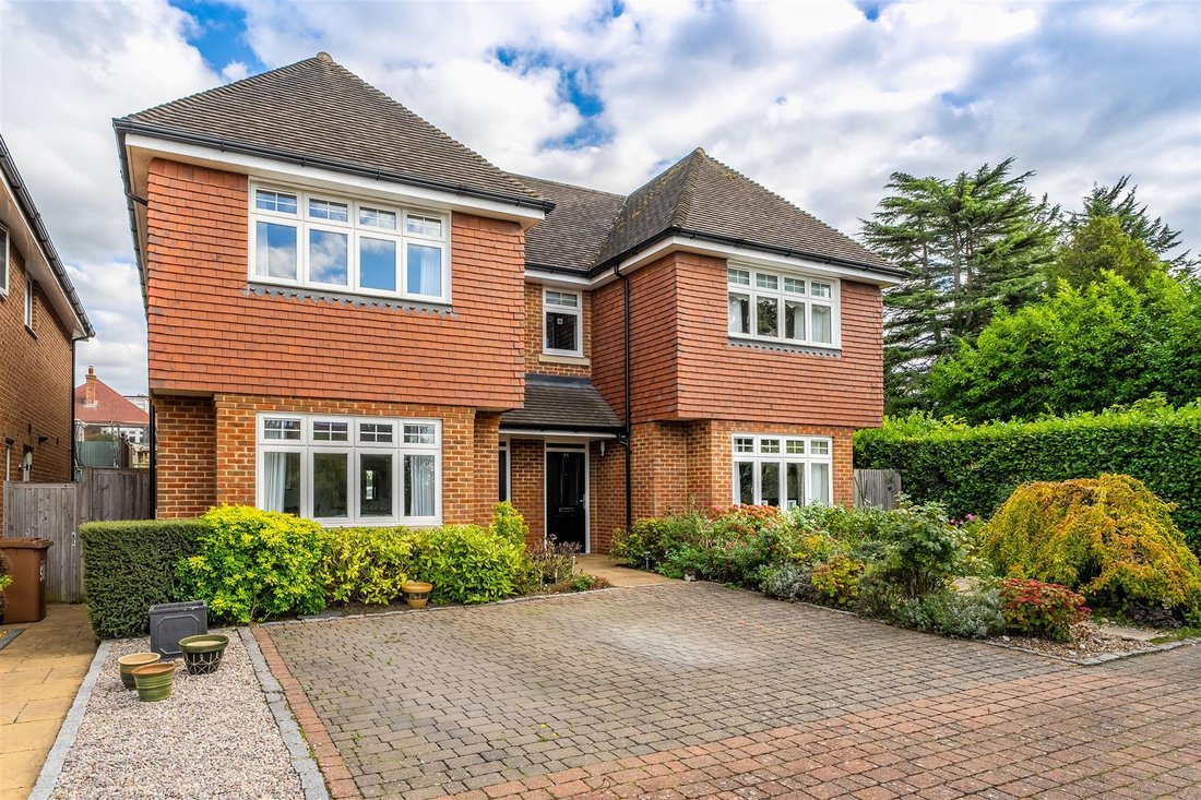 House in Tattenham Corner, Epsom and Ewell, England 1 - 18985198
