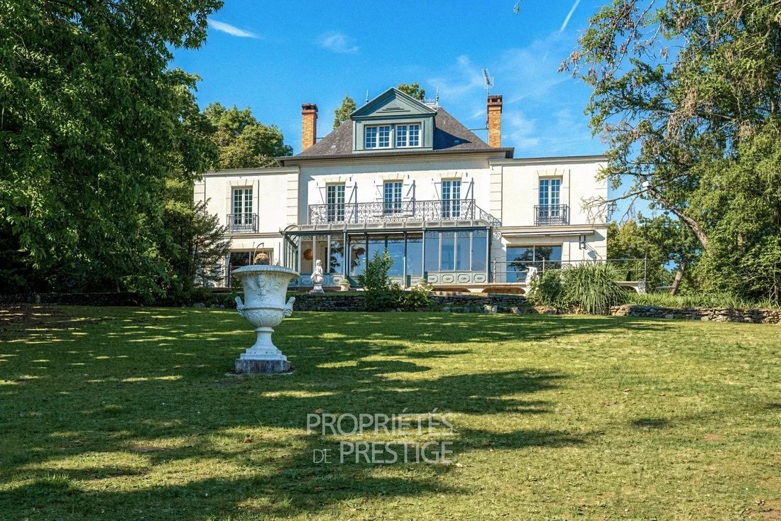 Estate in Montfort-l'Amaury, Ile-de-France, France 3 - 18986203