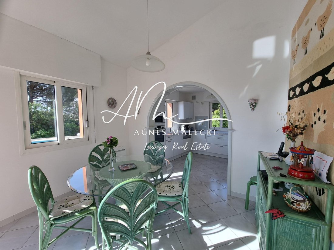 Villa in Nord, Cavalaire-sur-Mer, France 3 - 17888937