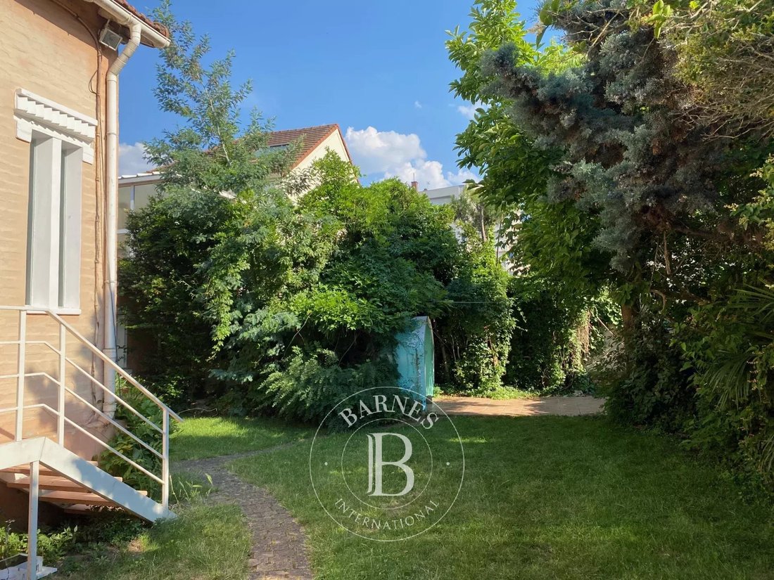 House in Bois-Colombes, Ile-de-France, France 1 - 18984812
