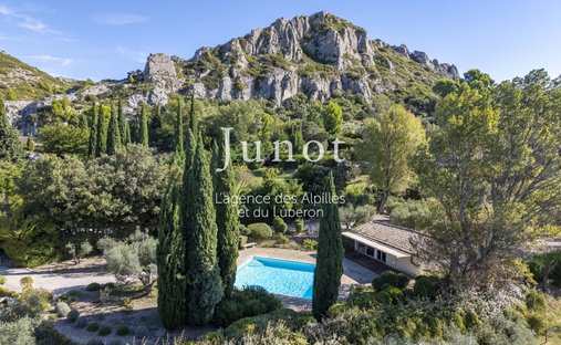 Country House in Maussane-les-Alpilles, Provence-Alpes-Côte d'Azur, France 1