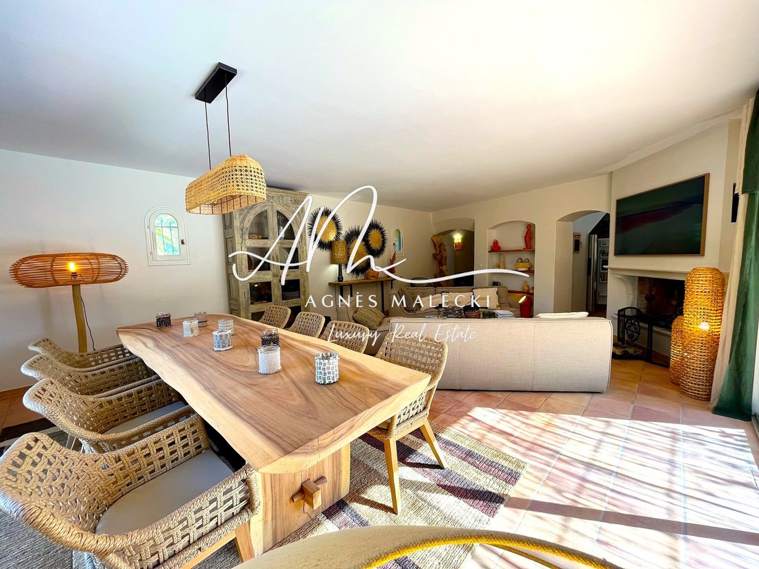 Estate in La Croix-Valmer, Provence-Alpes-Côte d'Azur, France 3 - 18148470