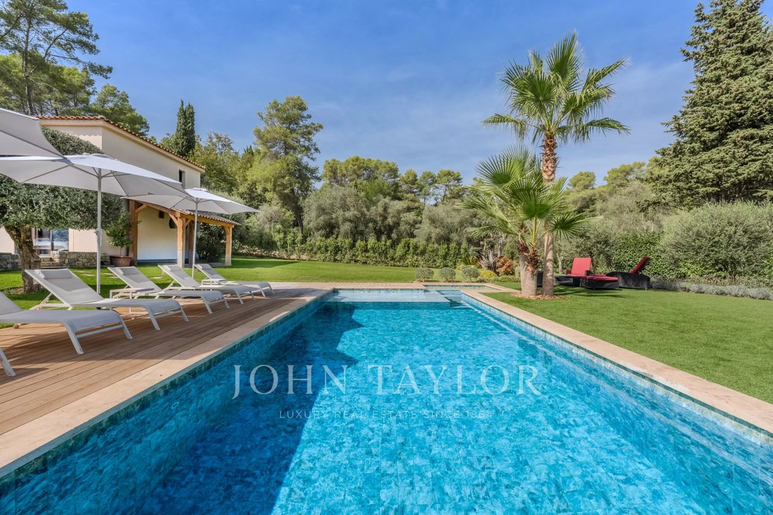 Villa in Nord, Roquefort-les-Pins, France 2 - 18985910