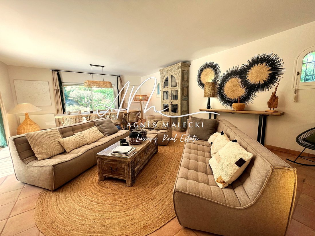 Estate in La Croix-Valmer, Provence-Alpes-Côte d'Azur, France 4 - 18148470