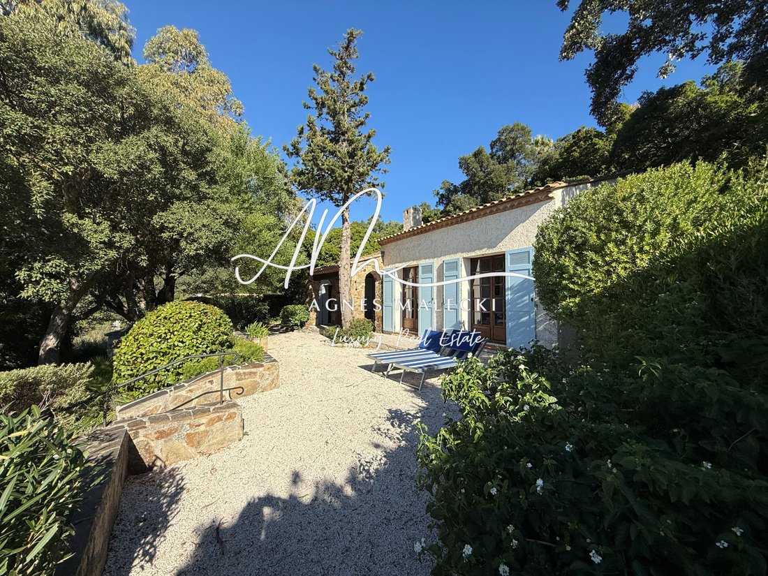 Villa in Nord, Cavalaire-sur-Mer, France 1 - 15875384