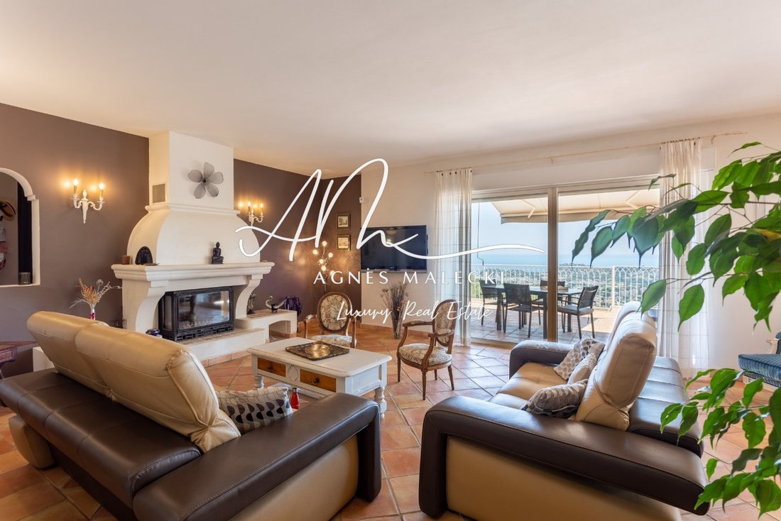 Estate in Nord, Cavalaire-sur-Mer, France 5 - 18483438