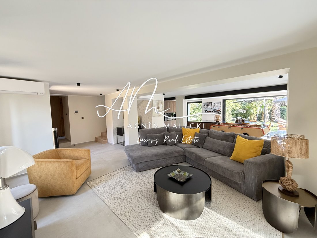 Estate in La Croix-Valmer, Provence-Alpes-Côte d'Azur, France 2 - 15765369