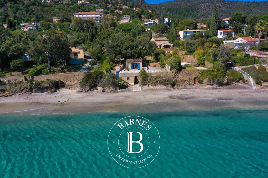 Estate in Rayol-Canadel-sur-Mer, Provence-Alpes-Côte d'Azur, France 2 - 18984939