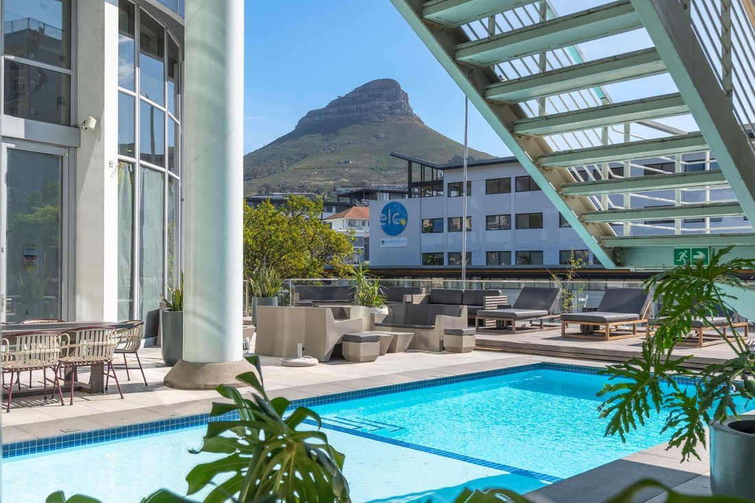 Apartment in Gardens, City Bowl, Cape Town 2 - 18985136