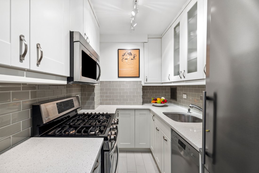 Co Op in New York, New York, United States 5 - 18987018