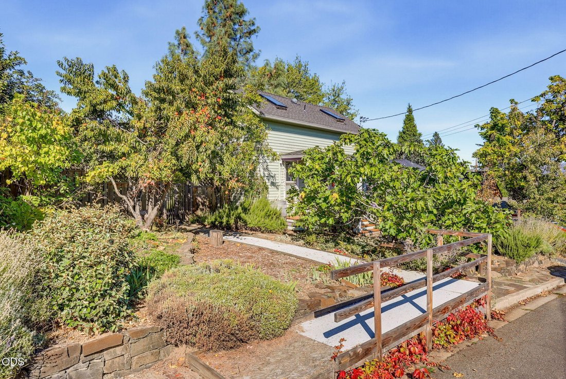 House in Ashland, Oregon, United States 5 - 18988175