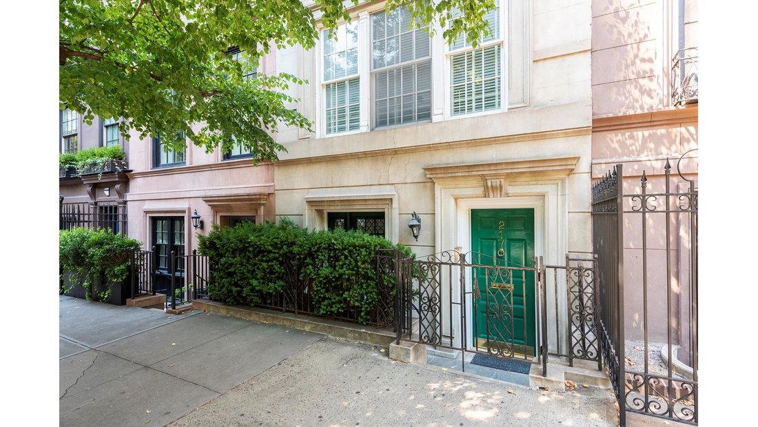 House in New York, New York, United States 1 - 18989316