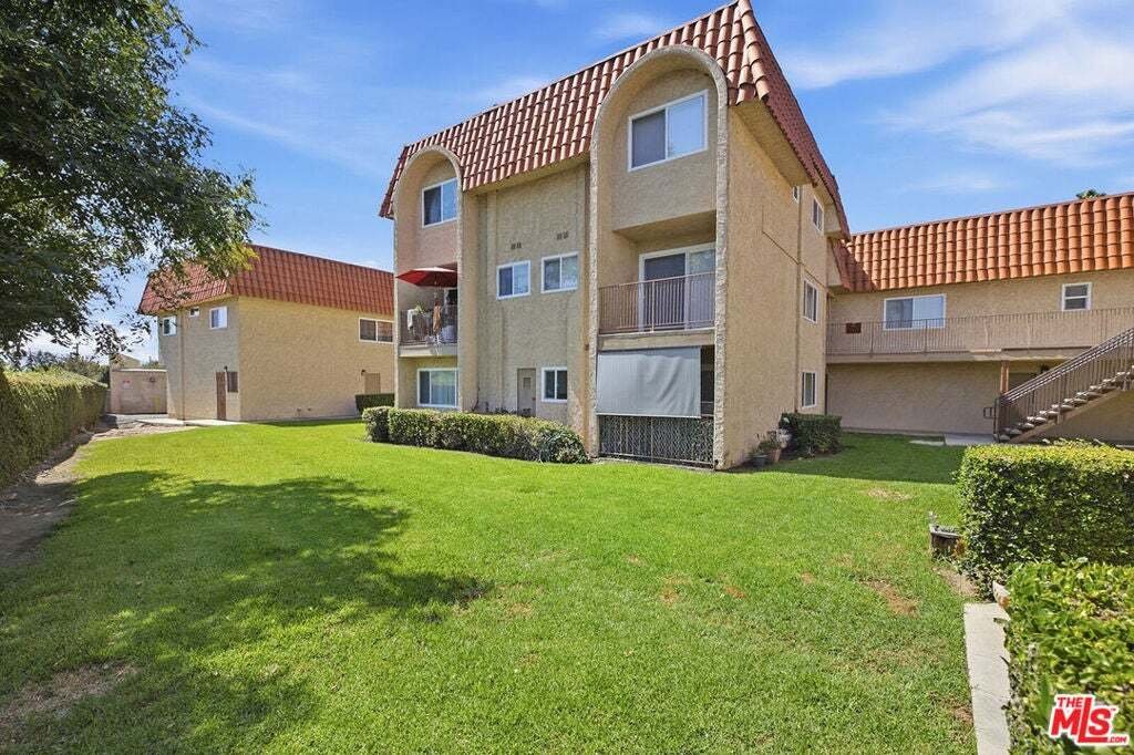 Covina, California, United States 2 - 18988088