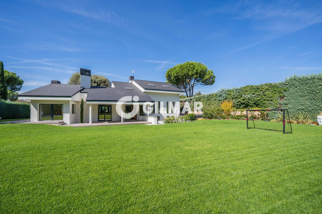Villa in Pozuelo de Alarcon, Comunidad de Madrid, Spain 2 - 18987541