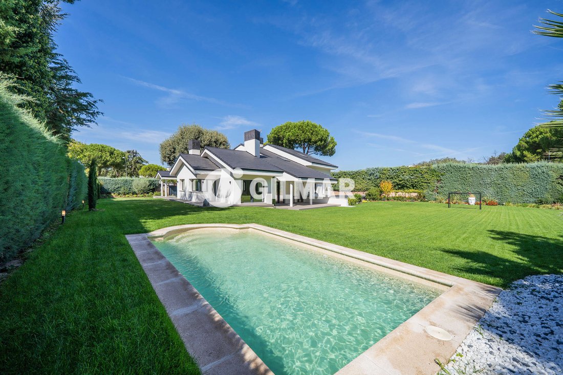 Villa in Pozuelo de Alarcon, Comunidad de Madrid, Spain 1 - 18987541