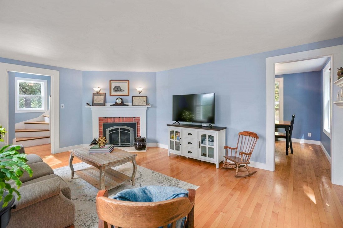 House in Ashland, Massachusetts, United States 4 - 18989573