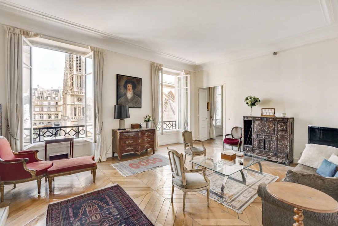 Apartment in Saint Germain l'Auxerrois, Paris 1er Arrondissement, Paris 2 - 18989523