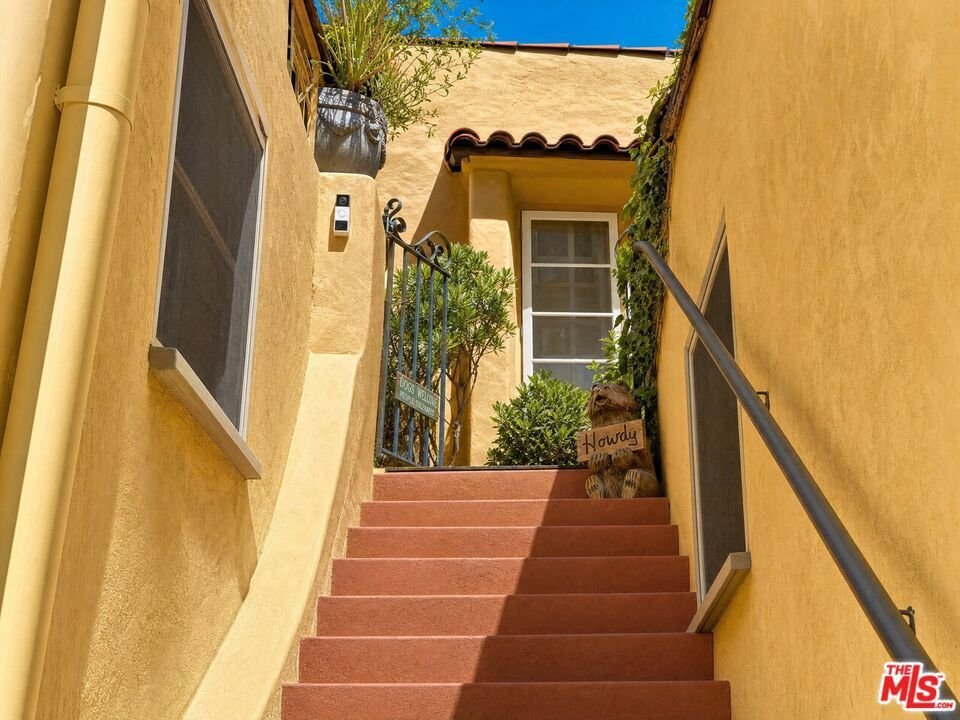 Los Angeles, California, United States 3 - 18988053