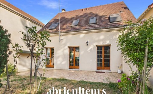 House in Chantiers-Prochefontaine, Versailles, France 1
