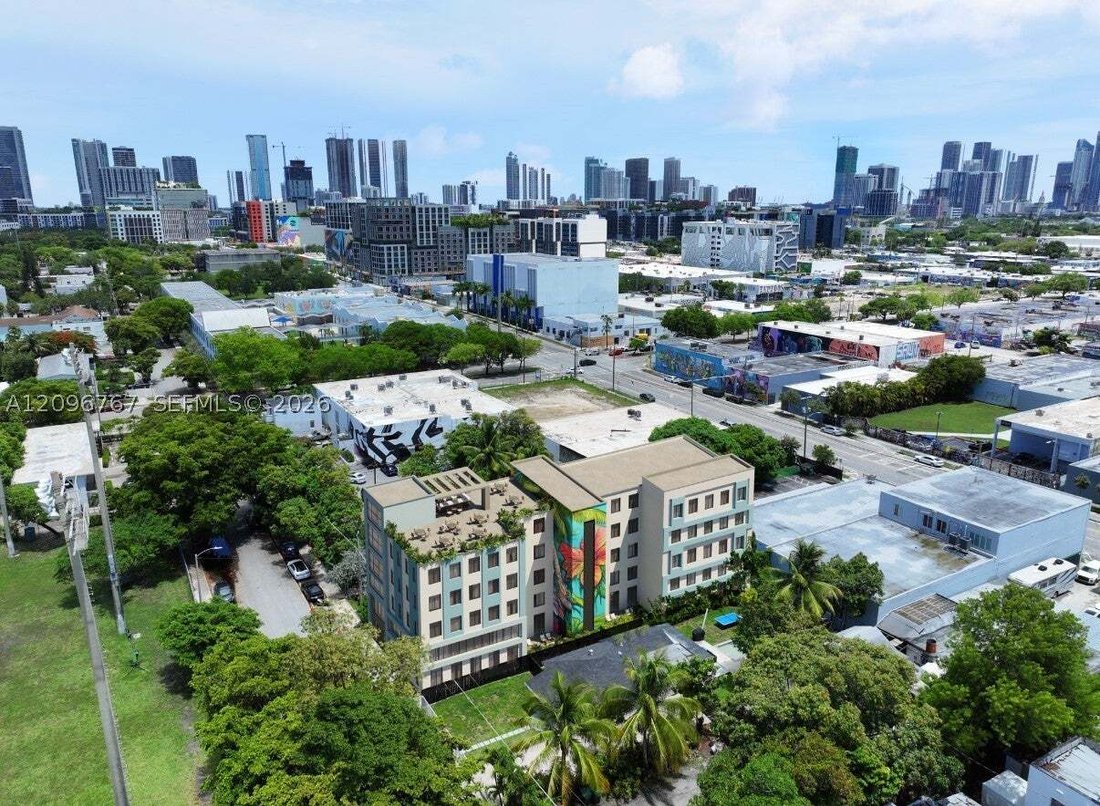 Miami, Florida, United States 5 - 18988328